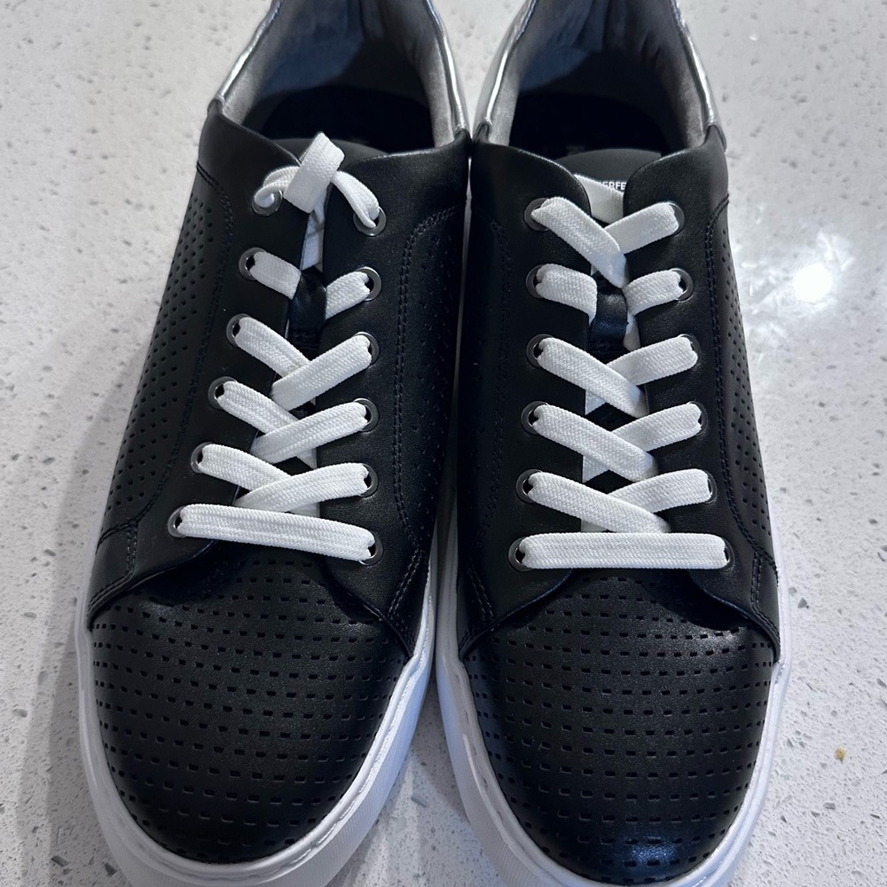 KARL LARGERFELDLD MENS LACE UP LEATHER SNEAKERS…..NEW …NEVER WORNN